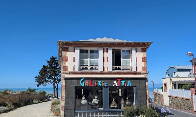 Saint-Pair-sur-Mer Apartment | Art and Vintage seaside apartment 1 minute walk from the beach 4 people