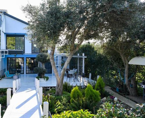 Lefkada Town House | Art BeachFront Villa