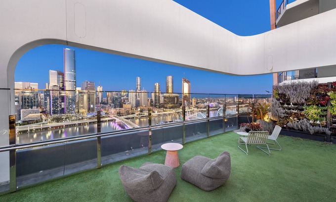South Brisbane Hotel | Art House Apartments by CLLIX