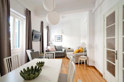 Pangrati Apartment | Art in Athens Suite