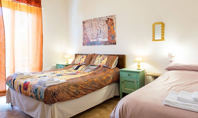 IL Vignale Apartment | 'Art Rooms - Banksy Klimt' Rooms with Shared Terrace, Wi-Fi and Air Conditioning