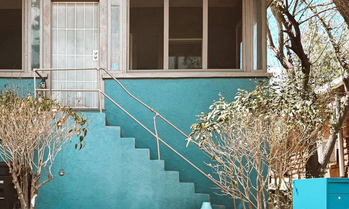 Bisbee House | Artisan Comfort: HUGE Porch, Private Yard, Dog OK