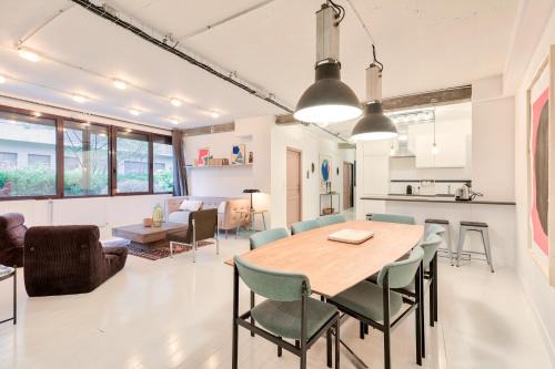 Pere Lachaise Apartment | Artist and Design Loft - 10 Guests - 5 Min From Metro