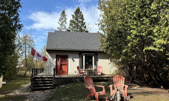 South Bruce Peninsula Cabin | Artistic Haven by the Beach
