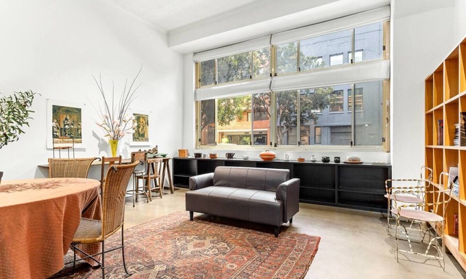 Woolloomooloo Apartment | Artists Gallery Central Art Deco Loft Living