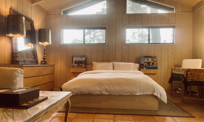 Monterey Cottage | ARTISTS RETREAT - 17 mile drive Pebble Beach