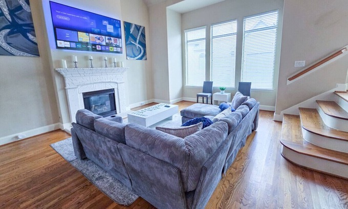 Woodlake - Briar Meadow House | Artsy 3-Story Townhouse w/Hot Tub - Perfect for Groups