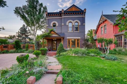 Whittier House | Artsy Victorian Great Location And Amazing Outdoor Space