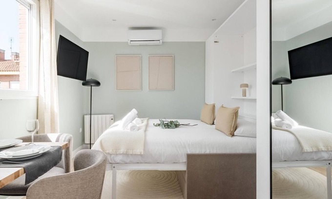 Ciudad Lineal Apartment | Arturo Soria Stays by Charming V, newly renovated with Parking
