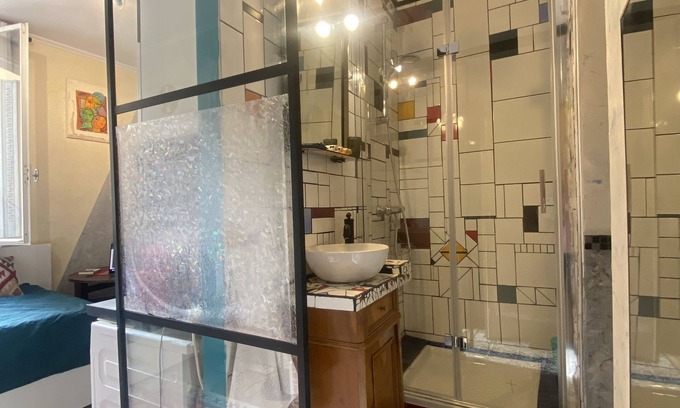 Republique–Point-du-Jour Apartment | Arty studio