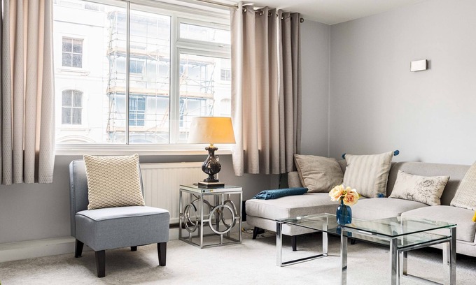 Colville Apartment | Arundel house in London