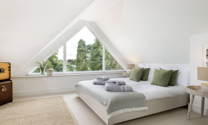 Box Cottage | As a result of winning the land in a poker game at the turn of the 20th century, Winacres Cottage is
