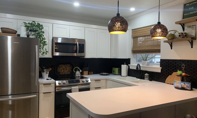 Charleston Condo | Ashley River Flat - condo with pool in Charleston Avondale area