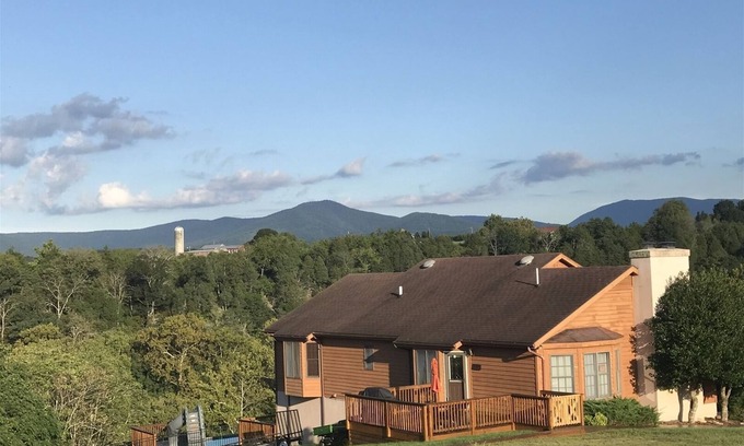 Luray Cabin | Ashleyrose on the River | 4 Bed, 3 Bath