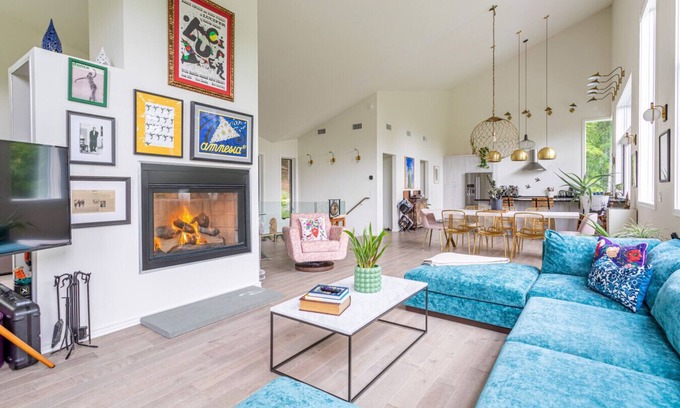 West Hurley House | Ashokan Stylish Escape w/Hot Tub & Fireplace