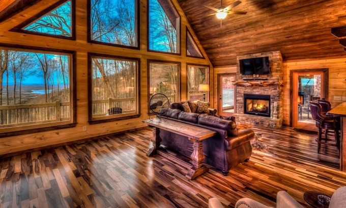 Blue Ridge Cabin | Aska Easy Day- New construction | Pet Friendly | Mountain and the lake view | Sunken hot tub
