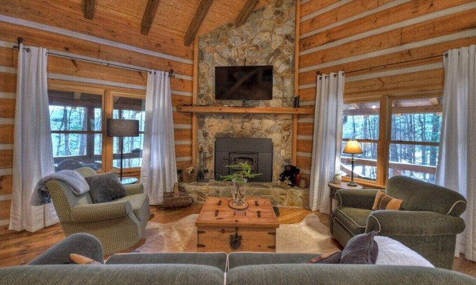 Dial Cabin | Aska Gypsy - Book 2 get 3rd night free!