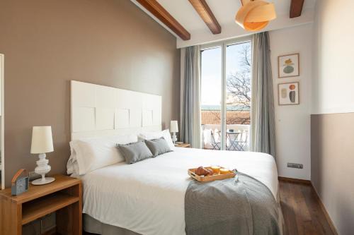 Sant Antoni Apartment | Aspasios Market Balconies Apartments