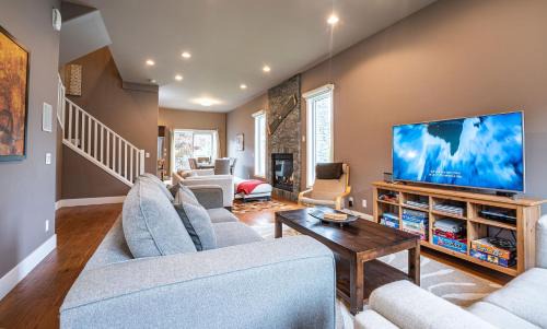 Revelstoke House | Aspen Lodge by Revelstoke Vacations