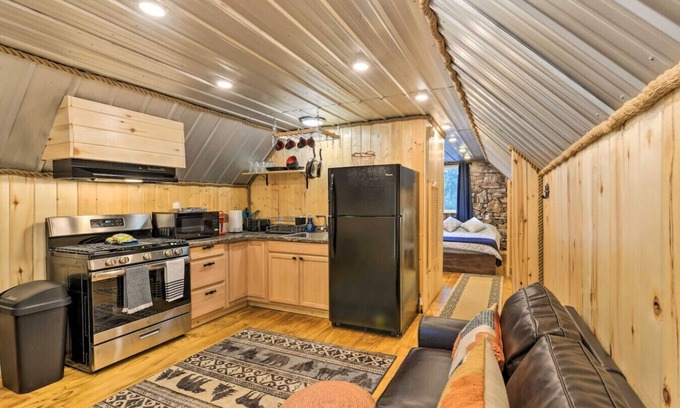 Island Park Apartment | Aspen Pines | Peaceful Island Park Escape for Two