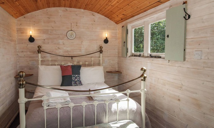 Craven Arms Cottage | Aston - Shepherd Hut