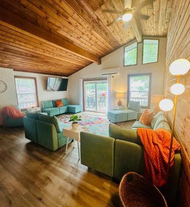 Sunrise Beach House | Astonishing view 100 feet from the lake!