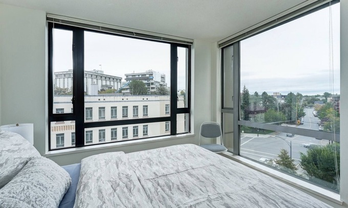Downtown Victoria Condo | Astoria Escape - Bright condo with work desk by Victoria Prime!