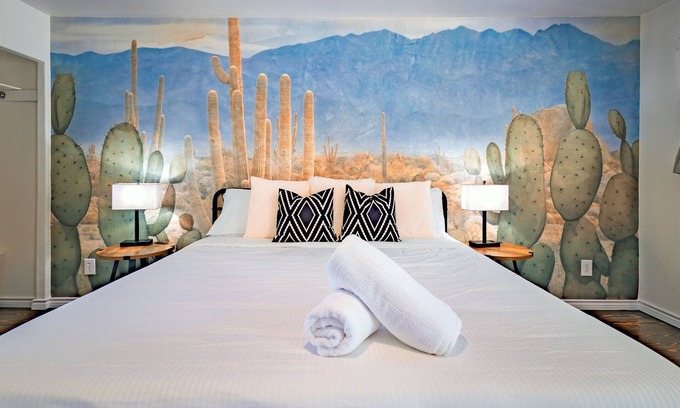 Canyon Lake Cabin | At Boat Ramp #1 · Lux King Suite · Stylish Stay