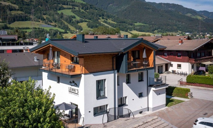 Bruck an der Grossglocknerstrasse Apartment | Nice apartment for 4 people with WIFI, TV, terrace, pets allowed and panoramic view