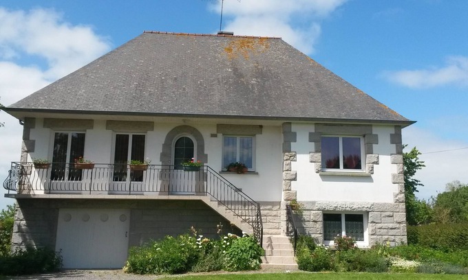 Roz-sur-Couesnon House | At the bottom of the Mont St Michel