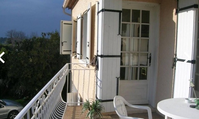 Bollene House | At the crossroads, Les Mésanges house.