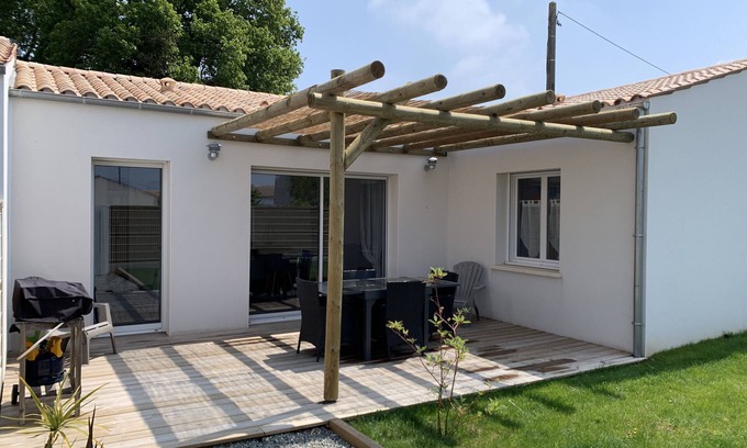 Bourcefranc-le-Chapus Villa | At the foot of the Ile d'Oléron bridge quiet villa not overlooked private parking