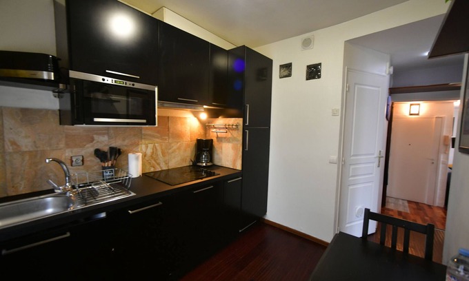 Les Puces de Saint-Ouen Apartment | At the foot of the Paris Saint-Ouen flea market