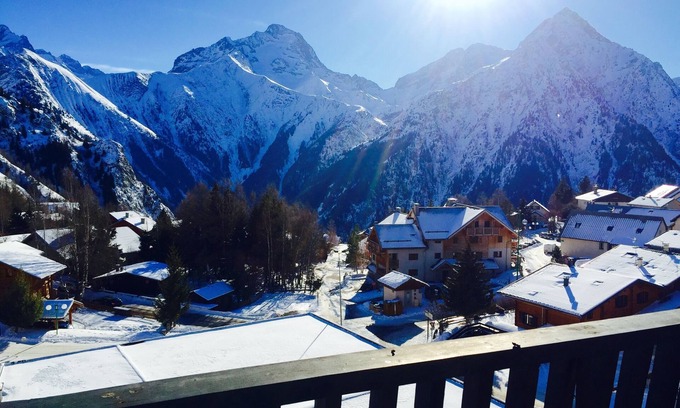 Les Deux Alpes Condo | AT THE FOOT OF THE SLOPES, 20 M FROM THE LIFT, CLEANING INCLUDED, POSSIBILITY OF RENTING 2 APARTMENTS
