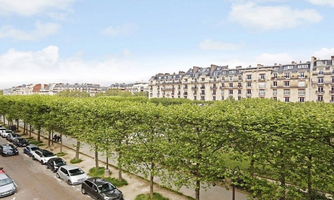 Necker Apartment | At The Junction Of The Hôtel Des Invalides And The Eiffel Tower