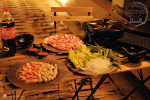 Chiang Rai Province House | At The Mountain Cottage, Tiny Home at Doichang with Hot tub Included Breakfast and Dinner