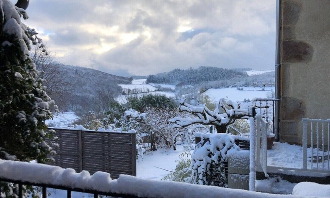 Pruzilly House | At the other end of the world - family cottage for 12