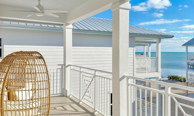 Islamorada House | At The Sandbar: Oceanfront, Htd Pool, Free Dockage, GameRoom, EV Charger