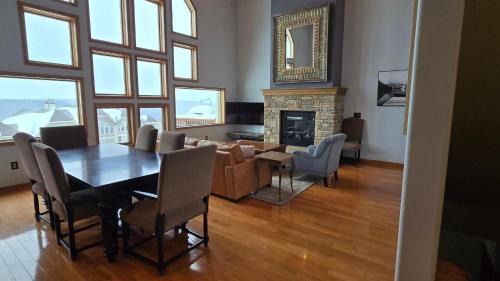 McHenry Villa | At The Top- beautiful 4 bedroom townhouse with hot tub, games and lake views!