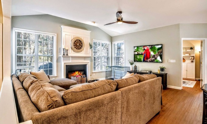 Acworth House | ATH - Immaculate 5BR Swim Tennis CulDeSac(sugar)