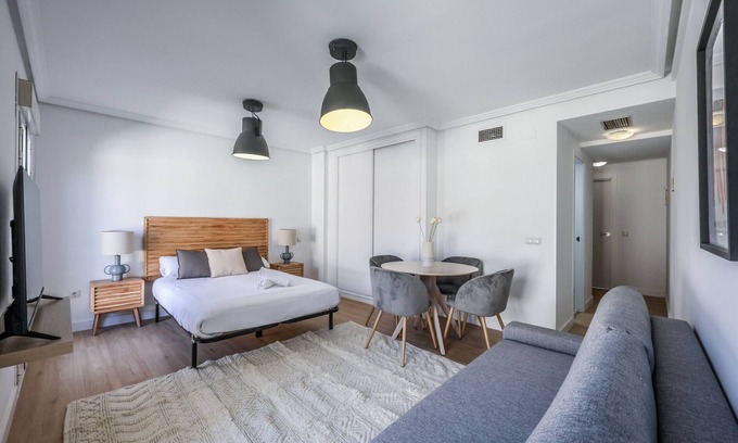 Embajadores Apartment | atico con terraza en lavapies