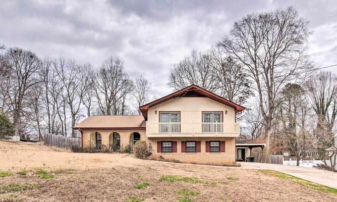 Douglasville House | Atlanta Area Vacation Home w/ Yard!