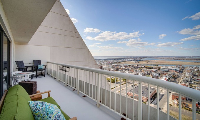 Atlantic City Condo | Atlantic City Condo w/Community Pool!