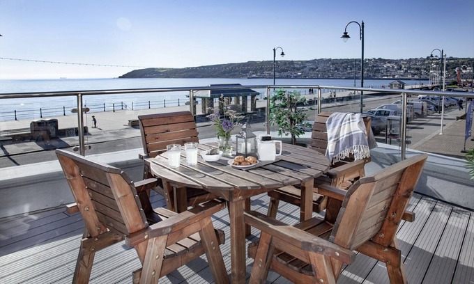 Chysauster Apartment | Atlantic View - an apartment that sleeps 4 guests in 2 bedrooms