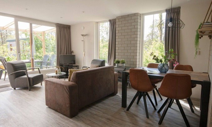 Appelscha House | Atmospheric bungalow with dishwasher, in Friesland