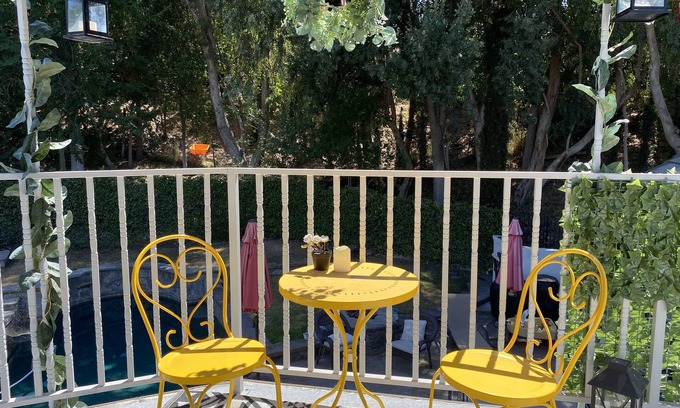 Newhall House | Attached guest suite in beautiful quiet neighborhood