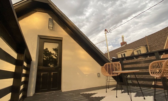 River North Art District House | Attic apartment in RiNo/Five points. 5min away from Train station