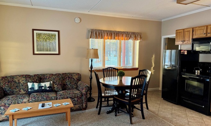 Bartlett Condo | Attitash First Floor Studio With Mountain View