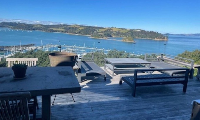 Surfdale House | Attractive sunny house with wonderful views