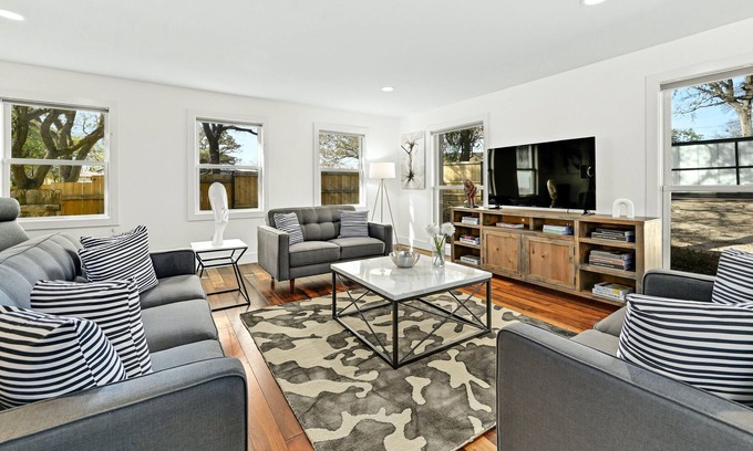 Barton Hills House | ATX Modern - Charm